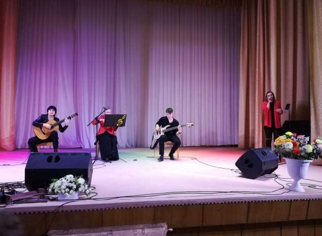 Творческий коллектив «Экспромт» выступил для эвакуированных граждан ЛНР и ДНР